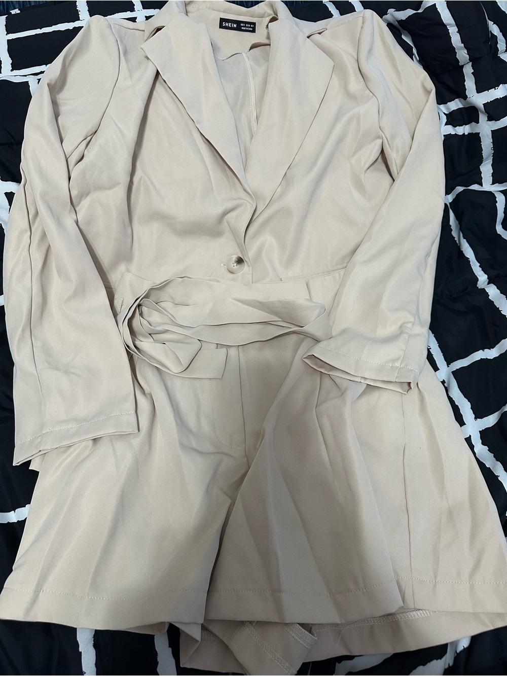 SHEIN Beige Tailored Single-Button Blazer with Belt